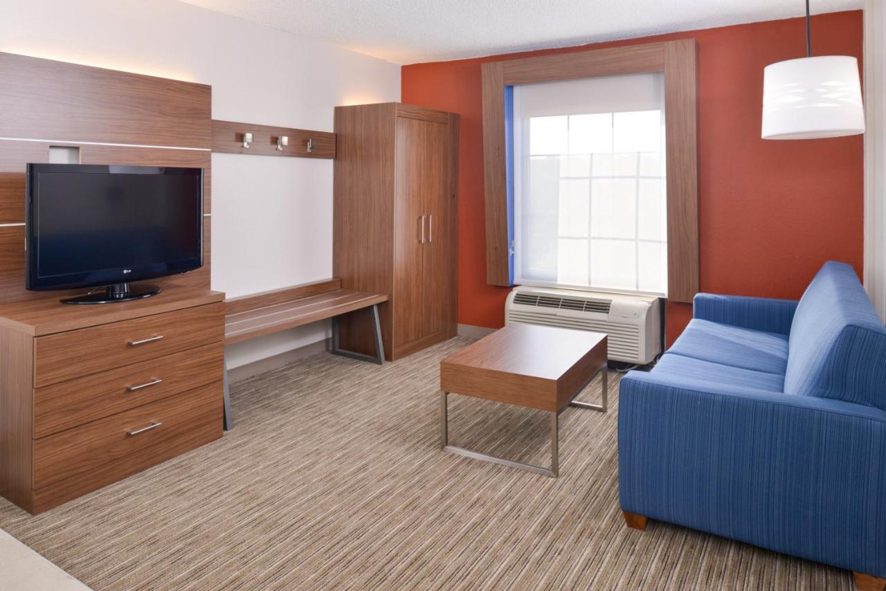 Executive Suite at Holiday Inn Express Towson - Baltimore North by IHG