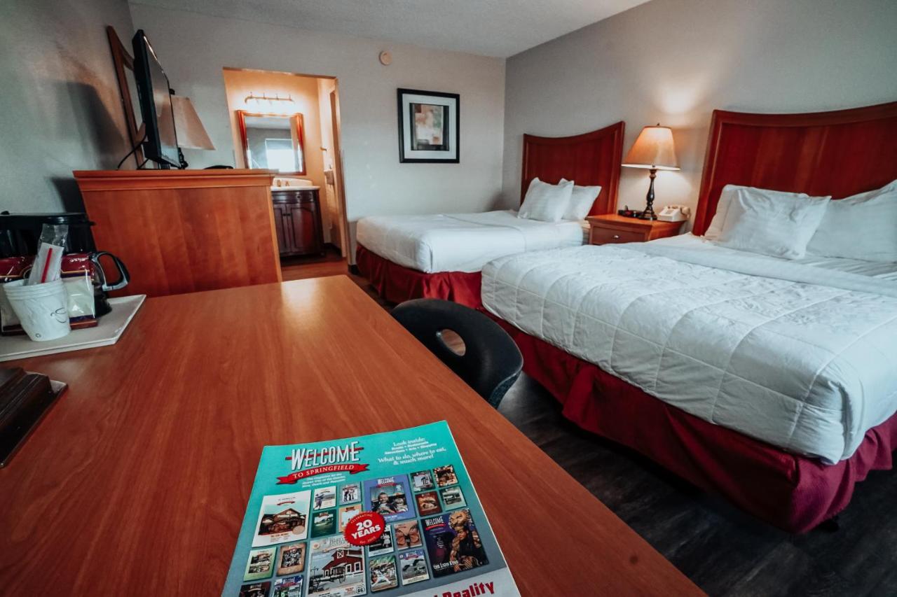 Queen Room with Two Queen Beds at Lamplighter Inn & Suites - North