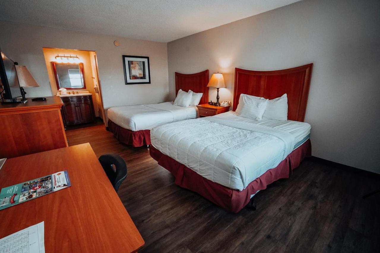 Queen Room with Two Queen Beds at Lamplighter Inn & Suites - North