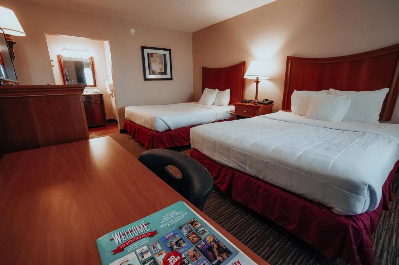 Superior Two Queen Room at Lamplighter Inn & Suites - North