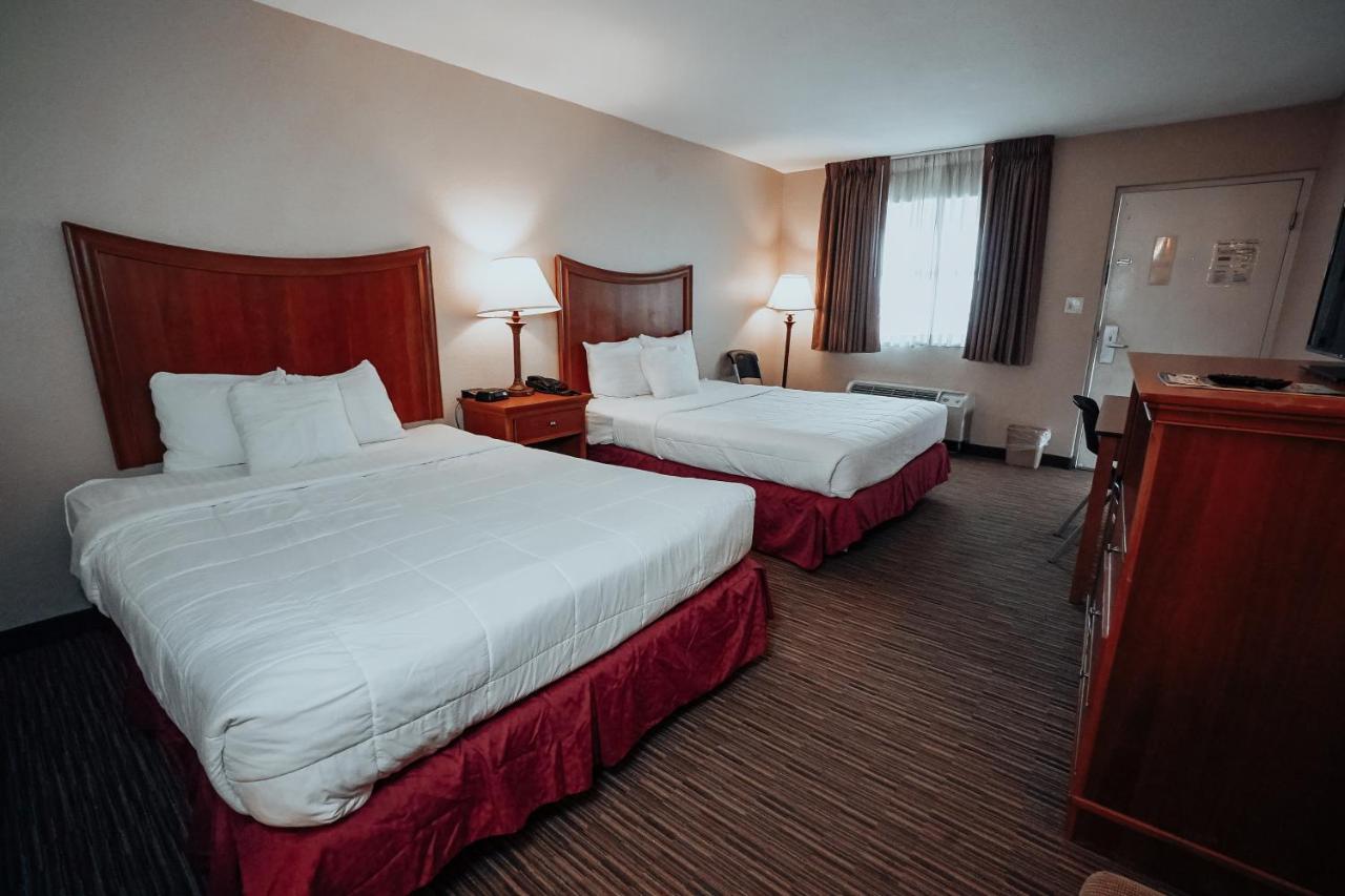 Superior Two Queen Room at Lamplighter Inn & Suites - North