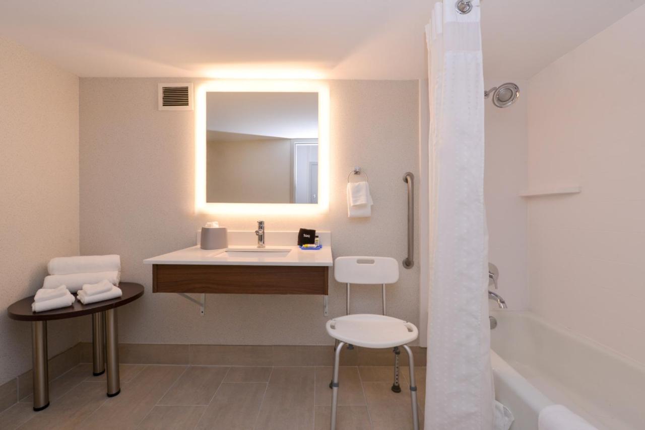 King Room - Mobility Access/Hearing Accessible at Holiday Inn Express Towson - Baltimore North by IHG