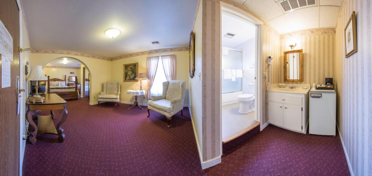 Deluxe Queen Room at Historic Cary House Hotel