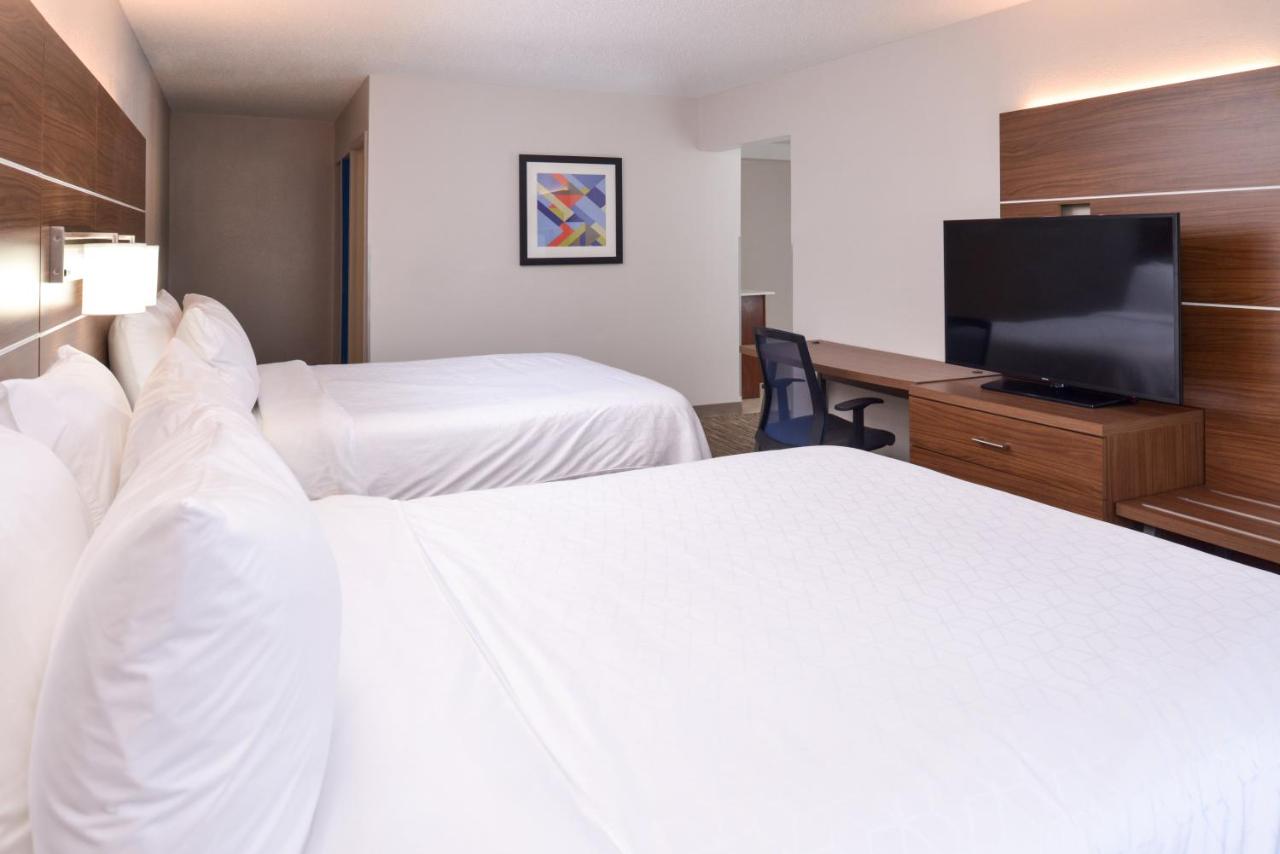 Two Bed Suite at Holiday Inn Express Towson - Baltimore North by IHG