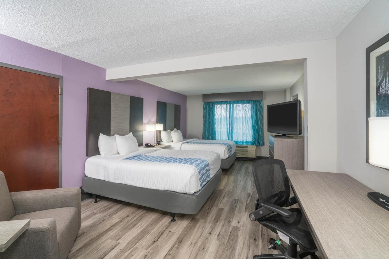 Queen Room with Two Queen Beds - Mobility Access at La Quinta Inn & Suites by Wyndham Clarksville