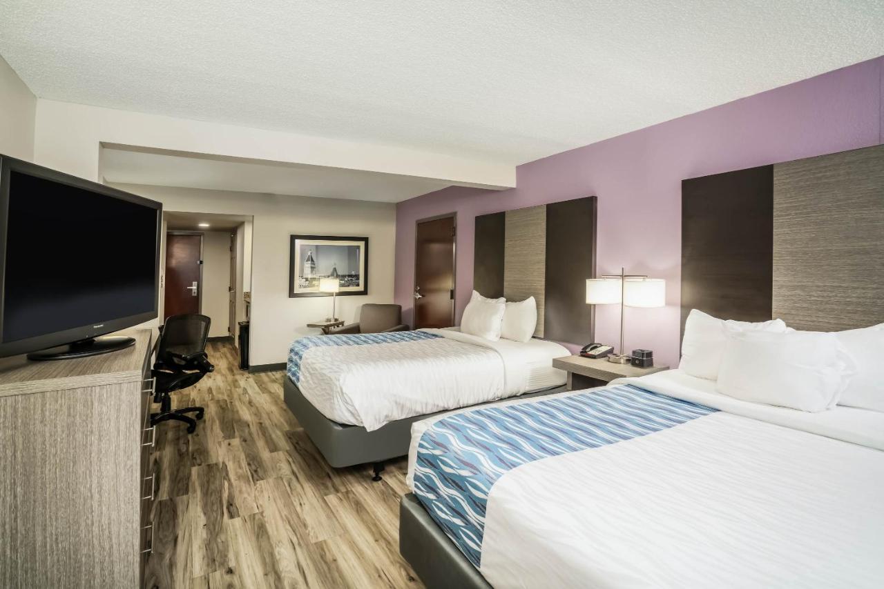 Queen Room with Two Queen Beds - Mobility Access at La Quinta Inn & Suites by Wyndham Clarksville