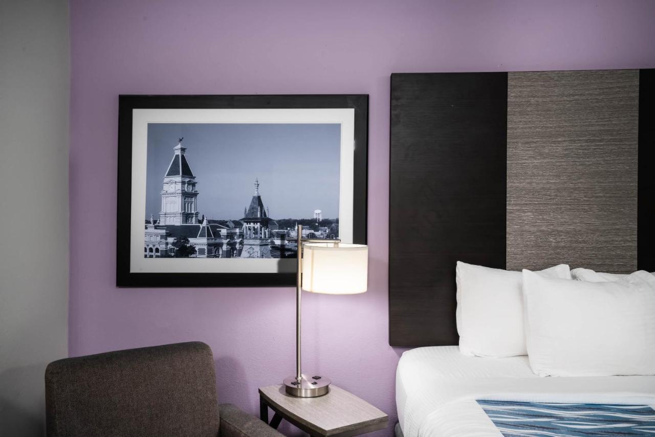 Deluxe King Room - Non-Smoking at La Quinta Inn & Suites by Wyndham Clarksville