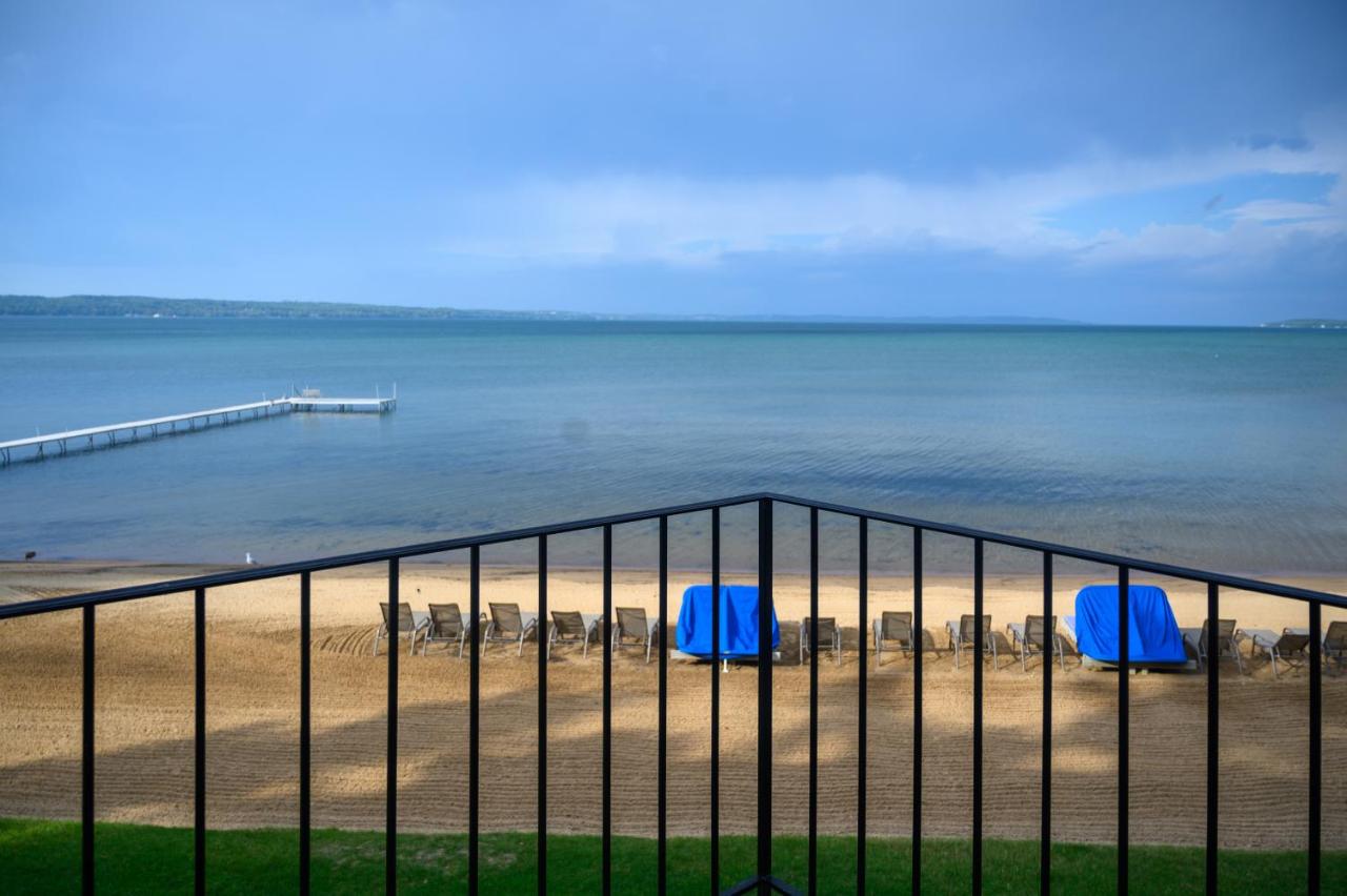 Queen Room with Two Queen Beds and Spa Bath at Pointes North Beachfront Hotel – 2 Person Spa Tub Studios