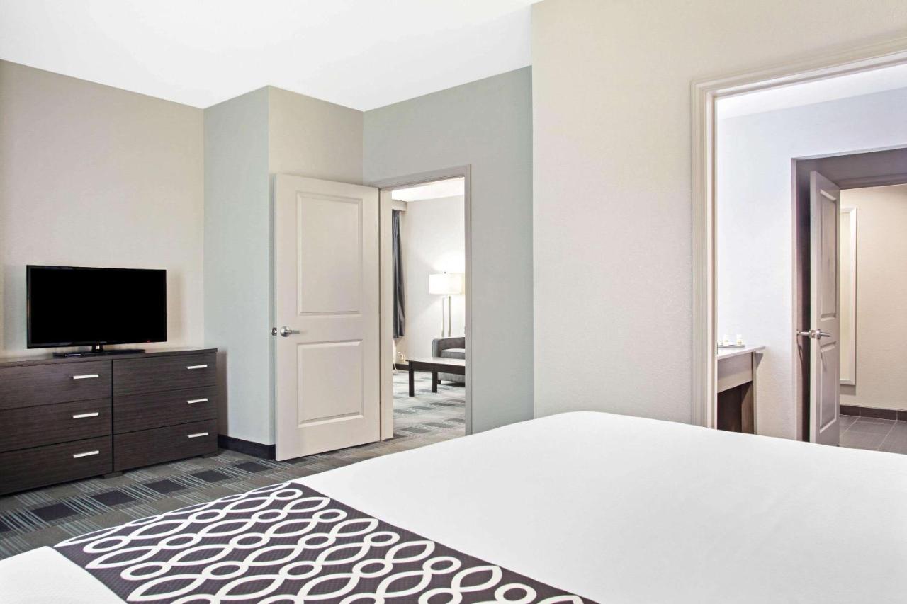 One-Bedroom King Suite - Non-Smoking at La Quinta Inn & Suites by Wyndham Victoria - South