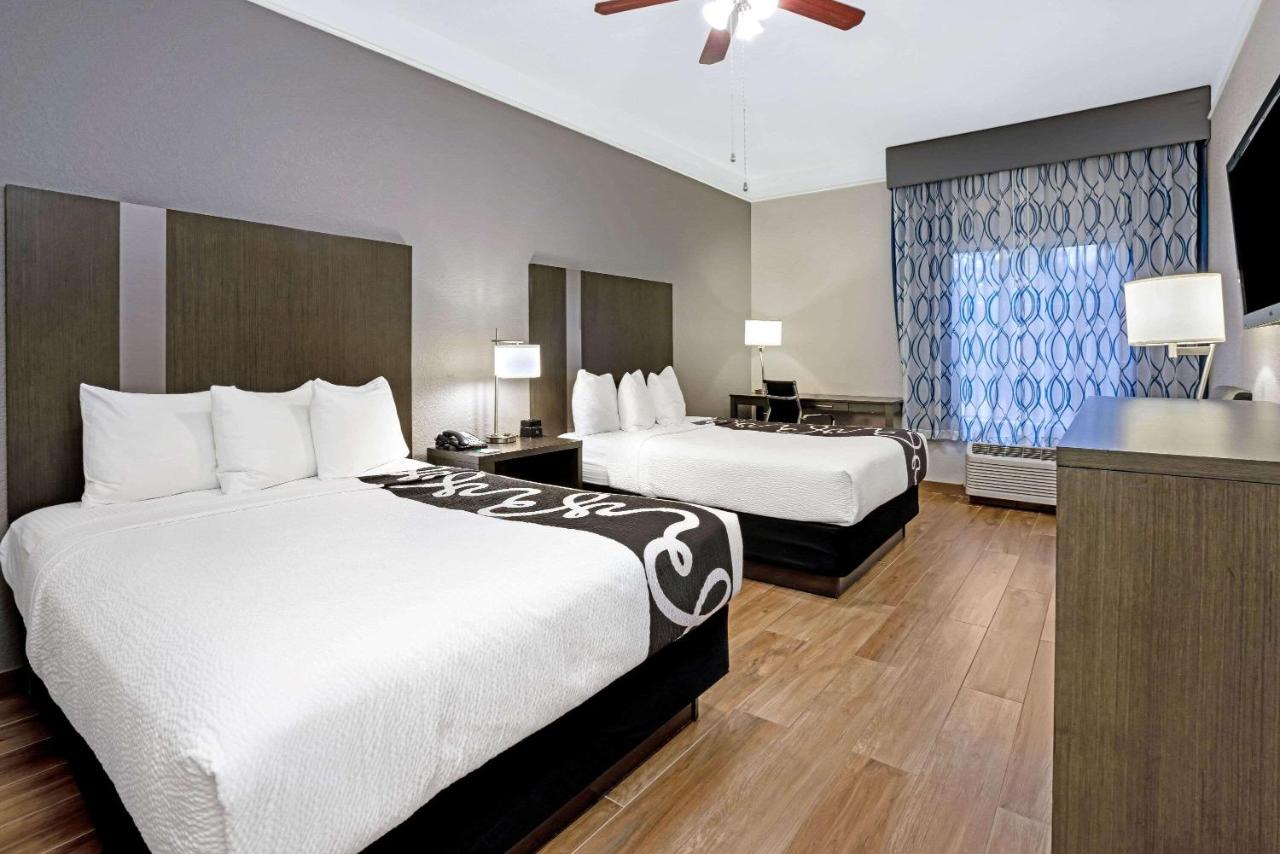 Queen Room with Roll-in Shower and Forest View - Mobility/Hearing Accessible - Non-Smoking at La Quinta Inn & Suites by Wyndham Conroe