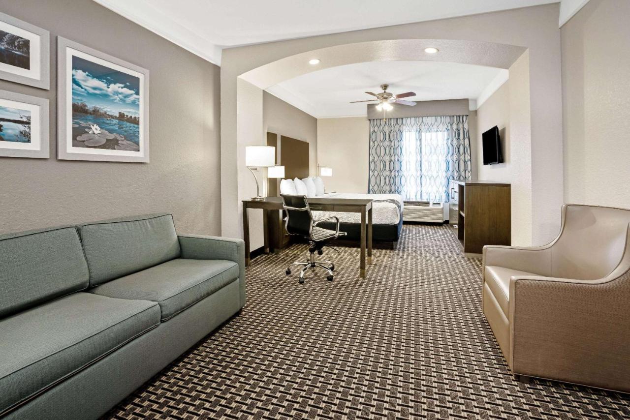 Executive King Room at La Quinta Inn & Suites by Wyndham Conroe