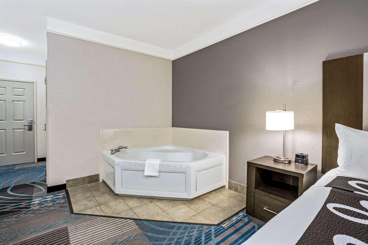 Jacuzzi King Suite - Non-Smoking at La Quinta Inn & Suites by Wyndham Conroe