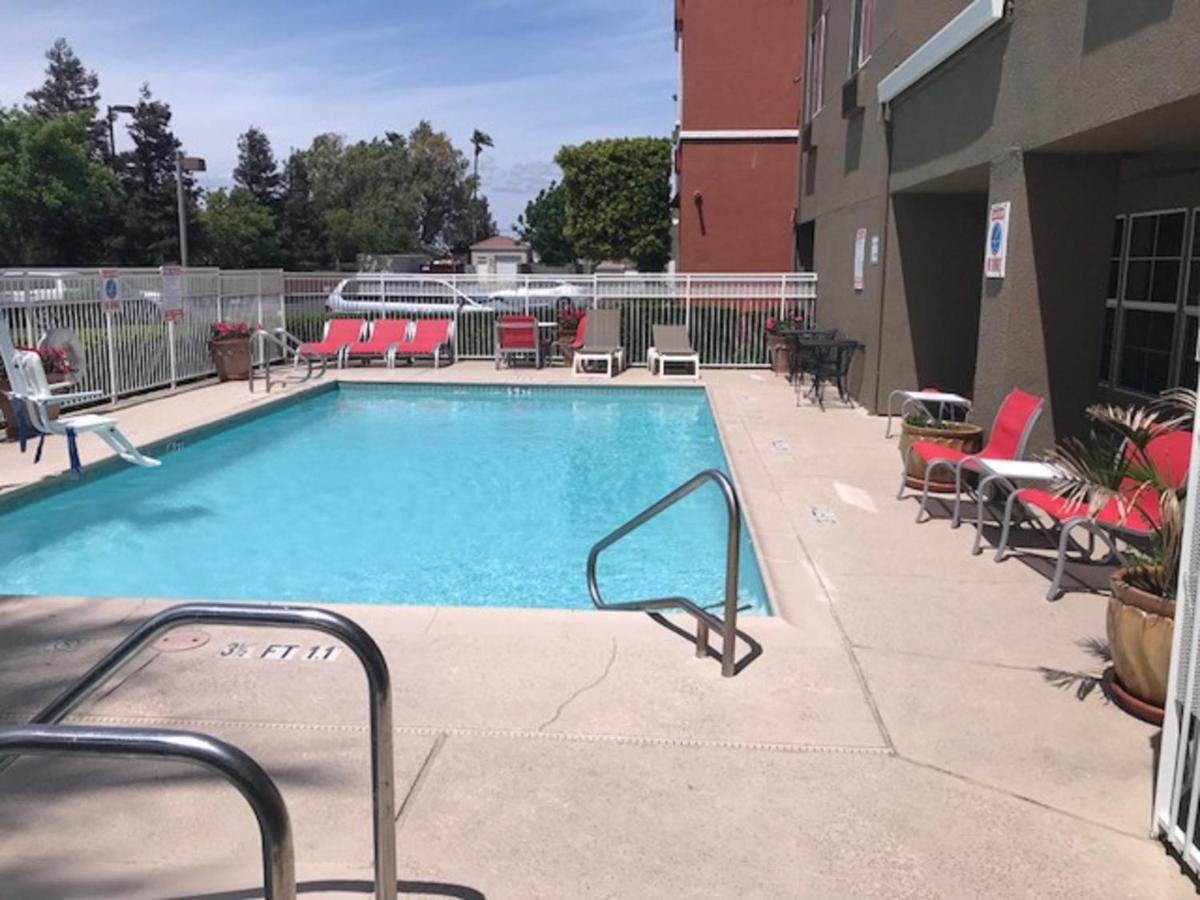  | Holiday Inn Express Hotel & Suites Tracy