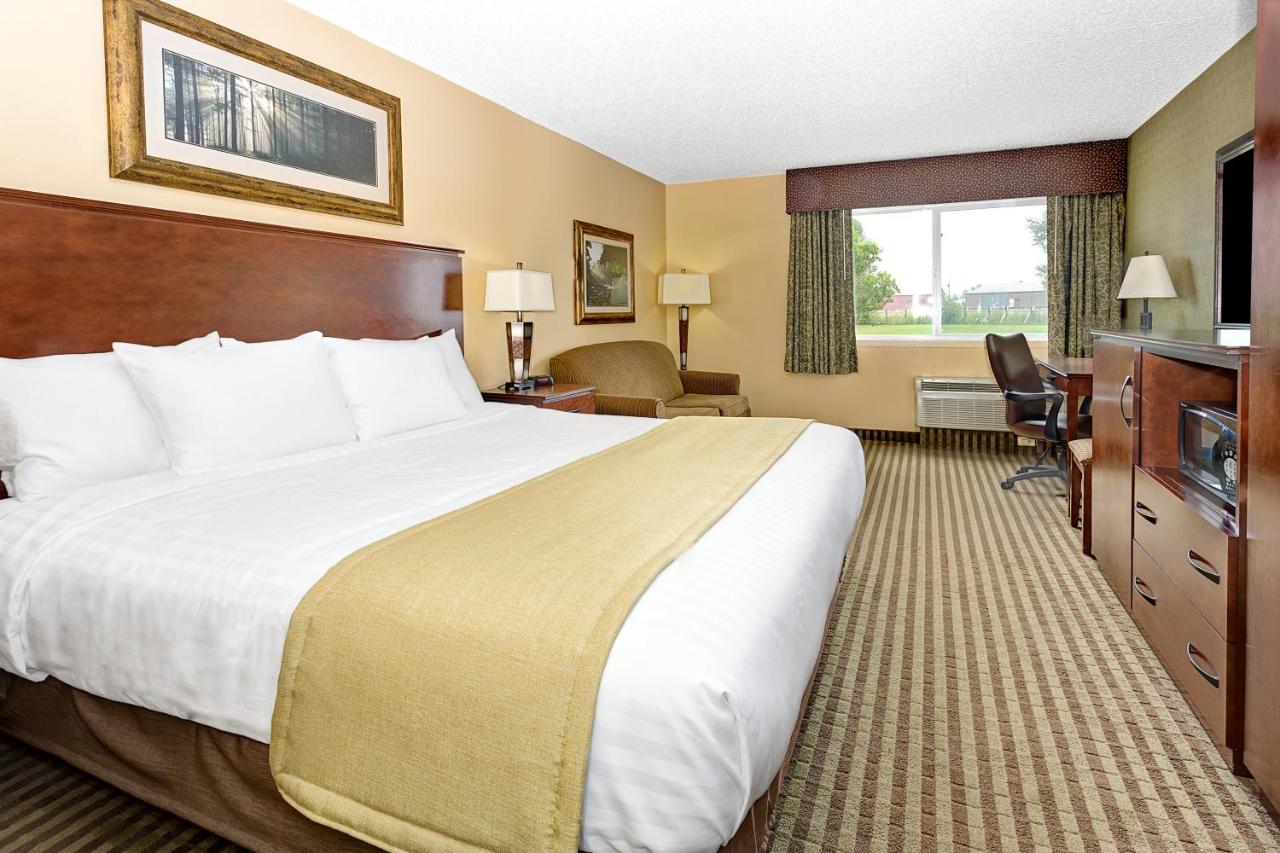 One-Bedroom King Room - Mobility Access/Non-Smoking at Days Inn by Wyndham Cheyenne