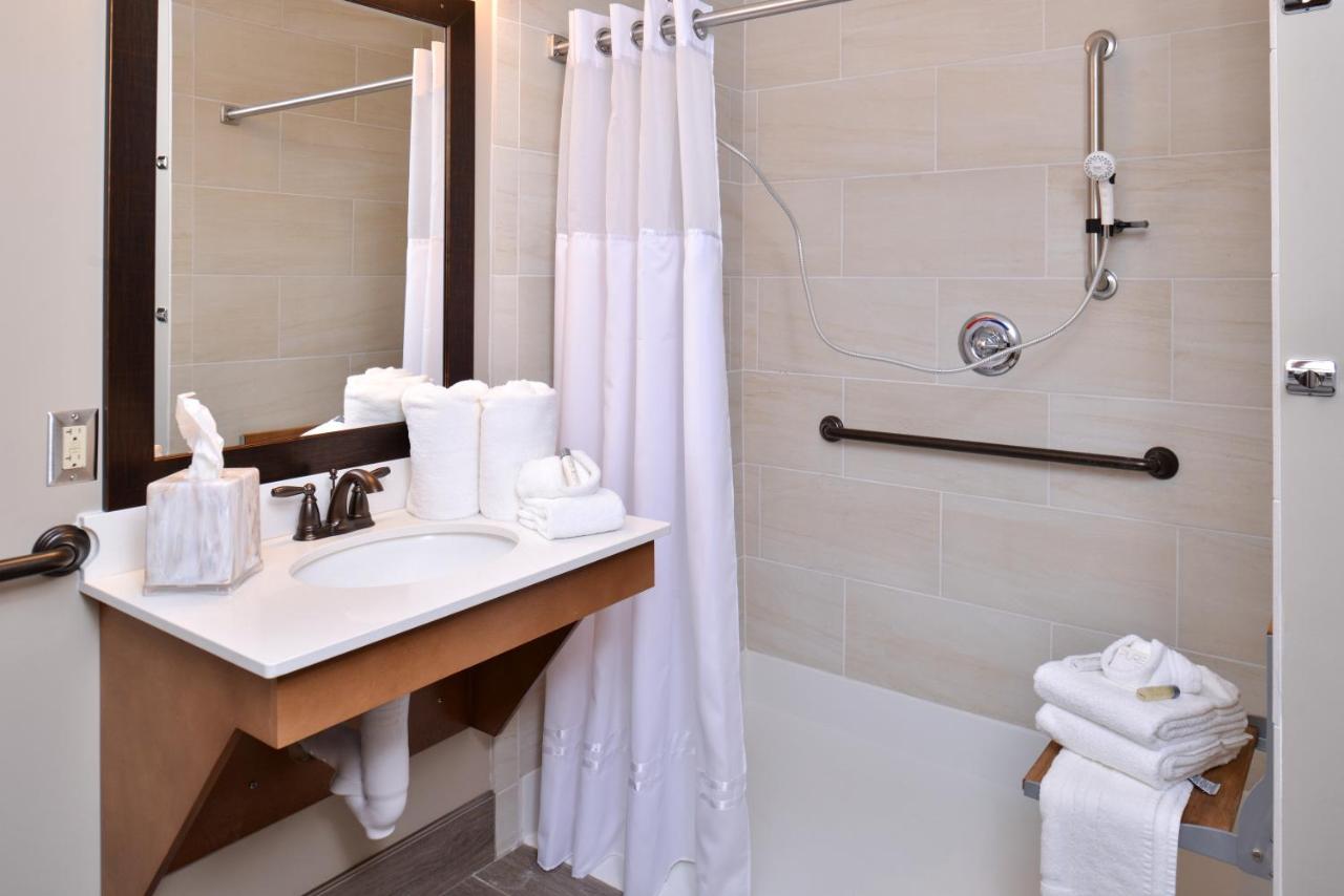 King Room - Disability Access at Appomattox Inn and Suites