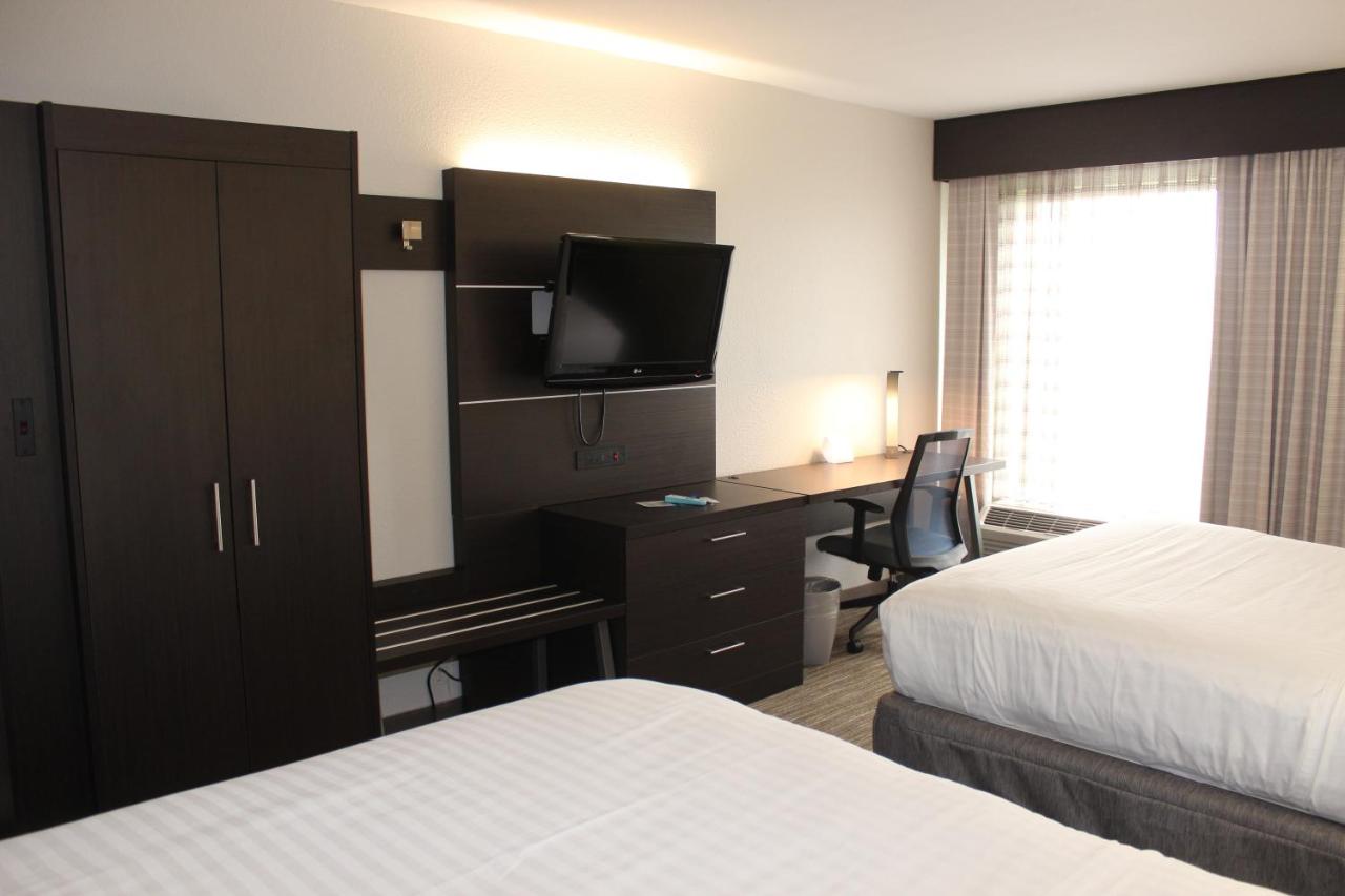 Twin Room - Hearing Accessible at Holiday Inn Express & Suites Troy by IHG