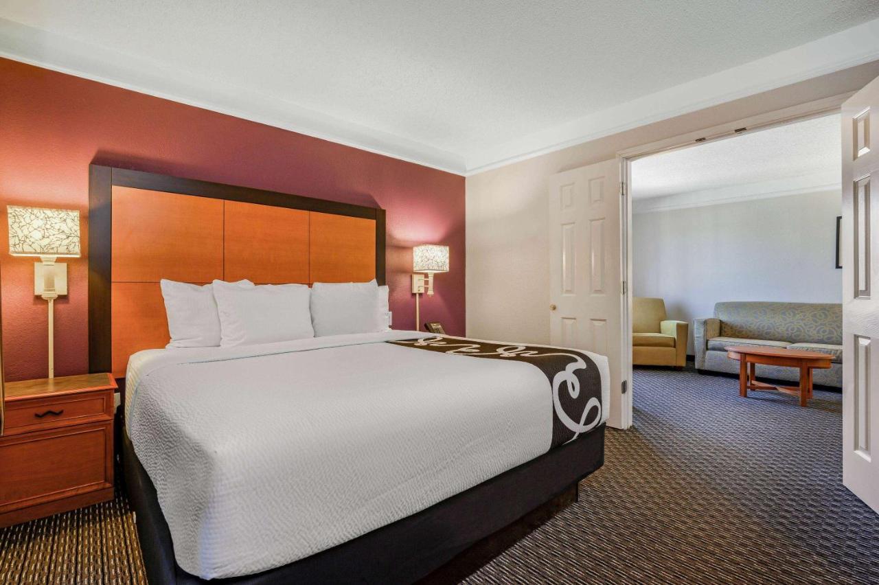 King Suite at La Quinta Inn & Suites by Wyndham Myrtle Beach Broadway Area