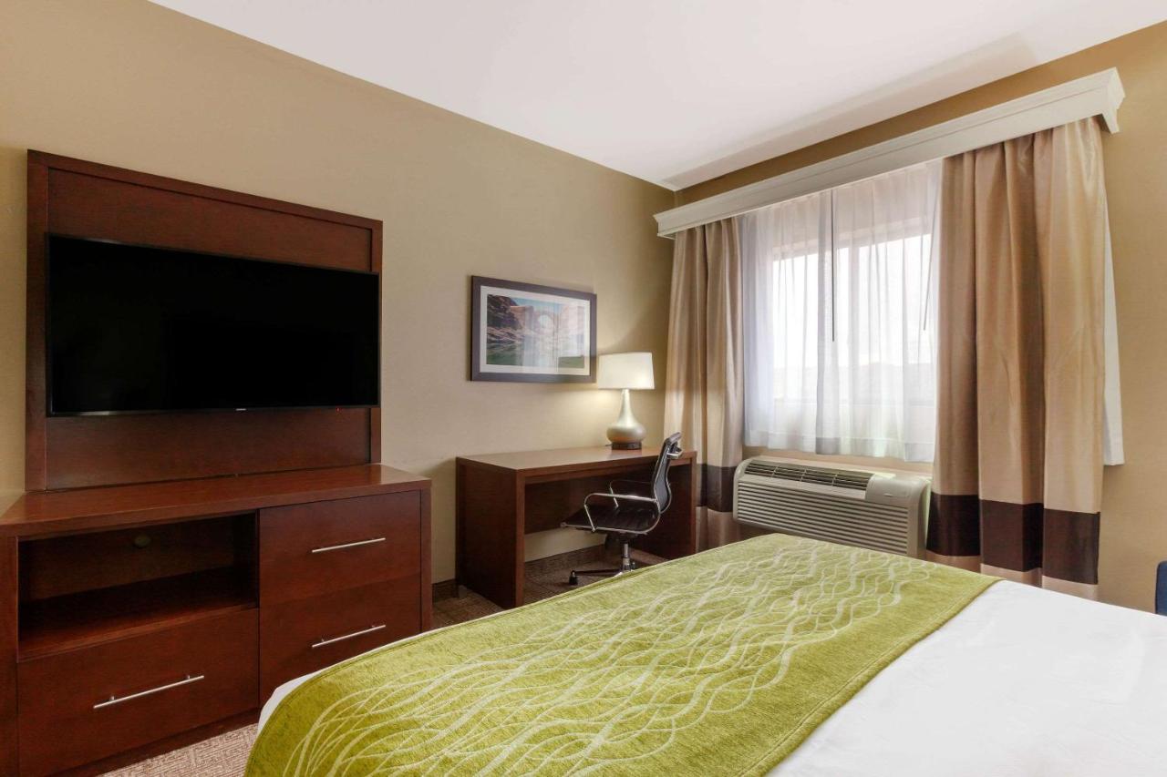 Queen Room with Two Queen Beds - Non-Smoking at Comfort Inn & Suites Page at Lake Powell
