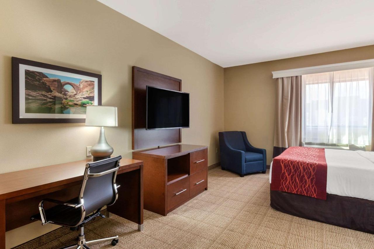 King Room - Accessible/Non-Smoking at Comfort Inn & Suites Page at Lake Powell