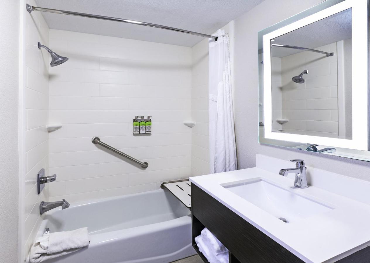 Standard Queen Room with Two Queen Beds and Mobility Accessible Tub at Holiday Inn Express New Orleans East by IHG