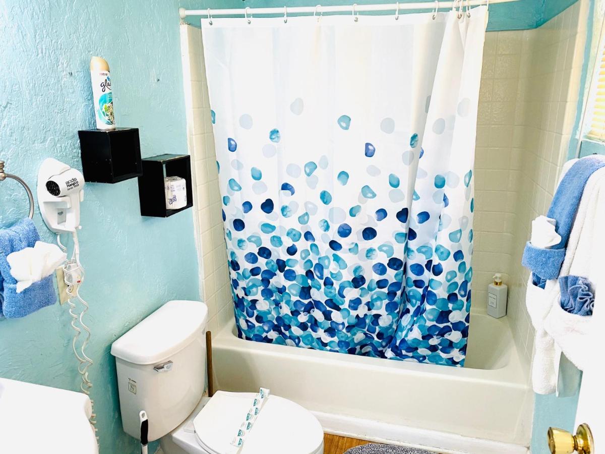 One-Bedroom Suite at Sun Deck Inn and Suites