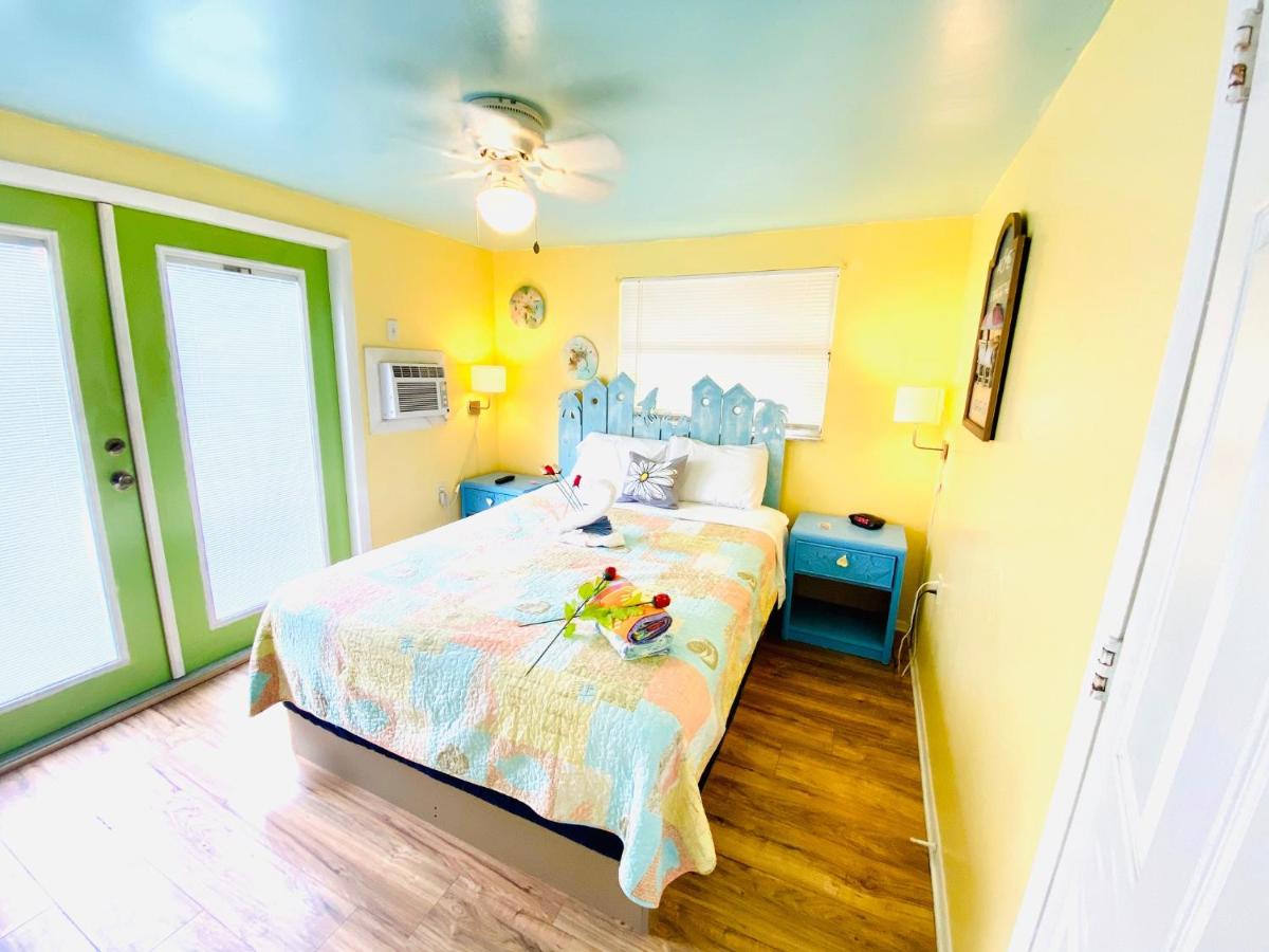 One-Bedroom Suite at Sun Deck Inn and Suites