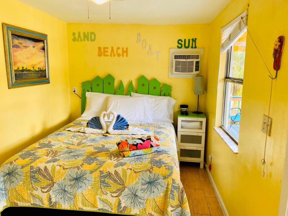 Queen Room at Sun Deck Inn and Suites