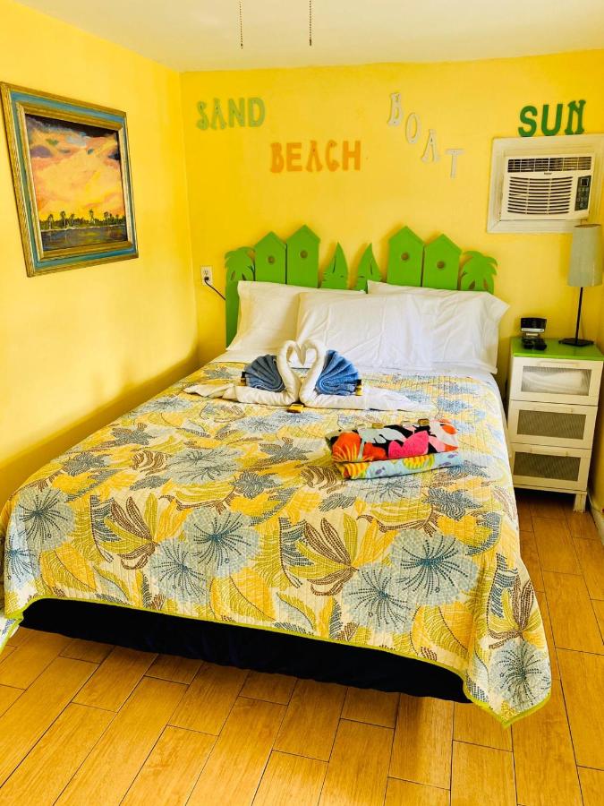 Queen Room at Sun Deck Inn and Suites