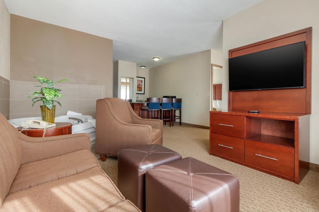 King Suite with Sofa Bed - Non Smoking at Comfort Suites Omaha East-Council Bluffs