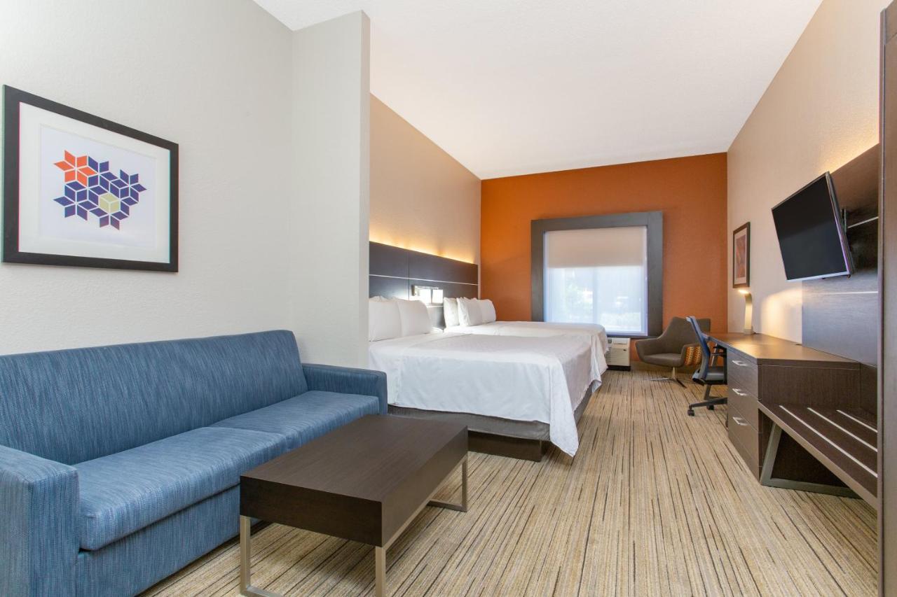 Queen Suite with Two Queen Beds at Holiday Inn Express Hotel & Suites Silver Springs - Ocala by IHG