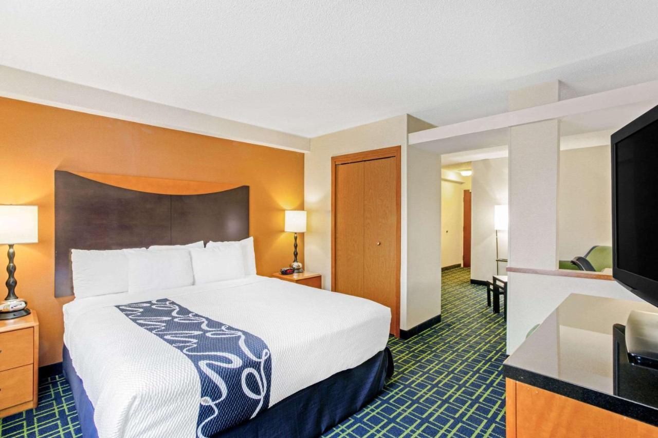 King Suite at La Quinta Inn & Suites by Wyndham Manassas Battlefield