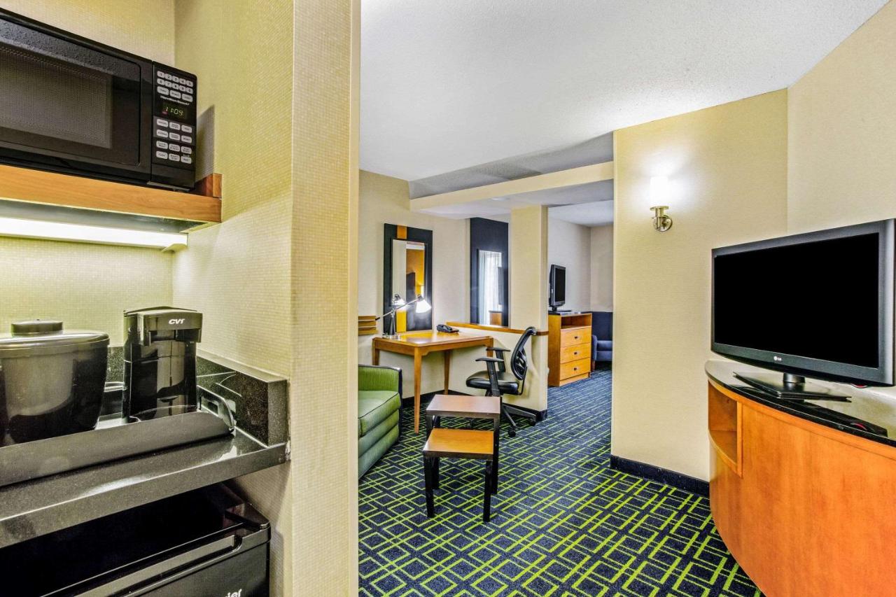 King Suite at La Quinta Inn & Suites by Wyndham Manassas Battlefield