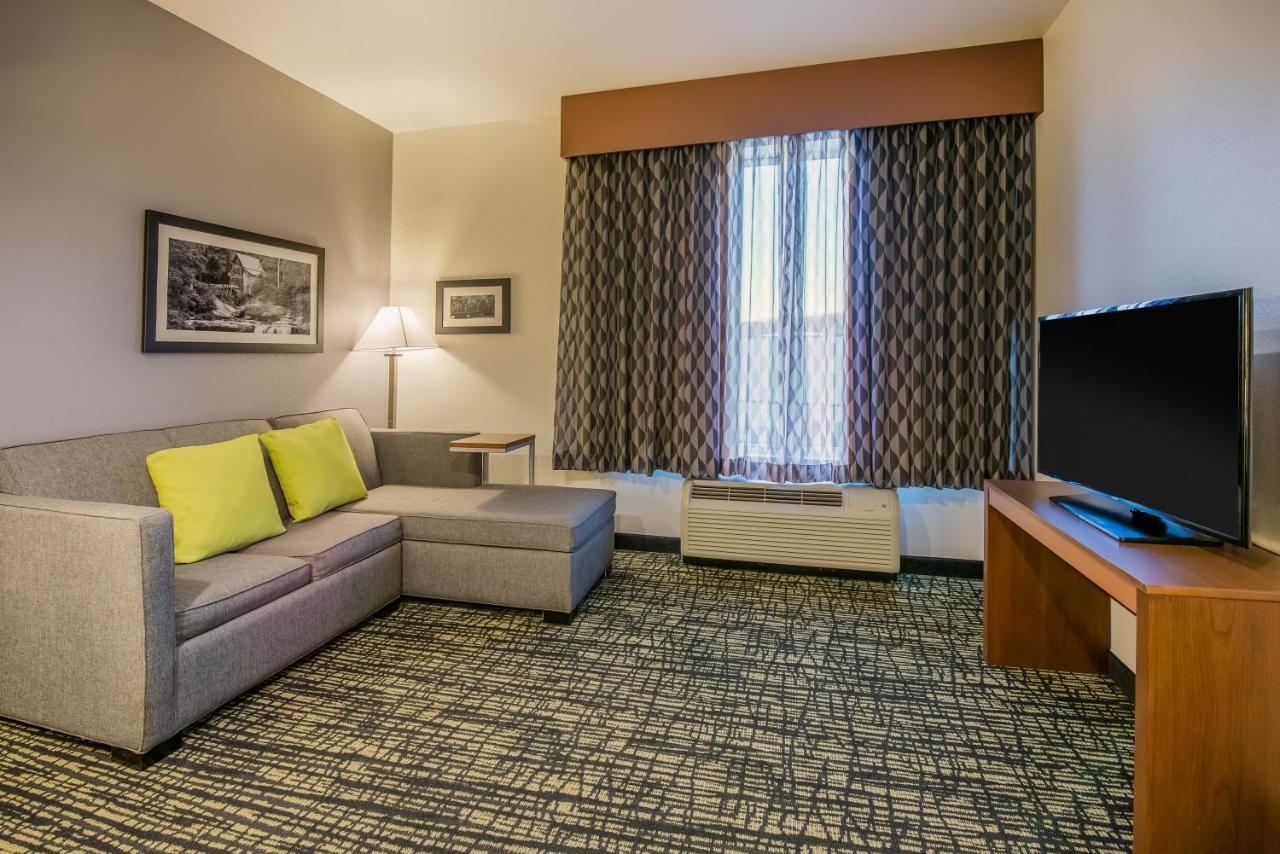 Deluxe King Room - Non-Smoking at La Quinta Inn & Suites by Wyndham Morgantown