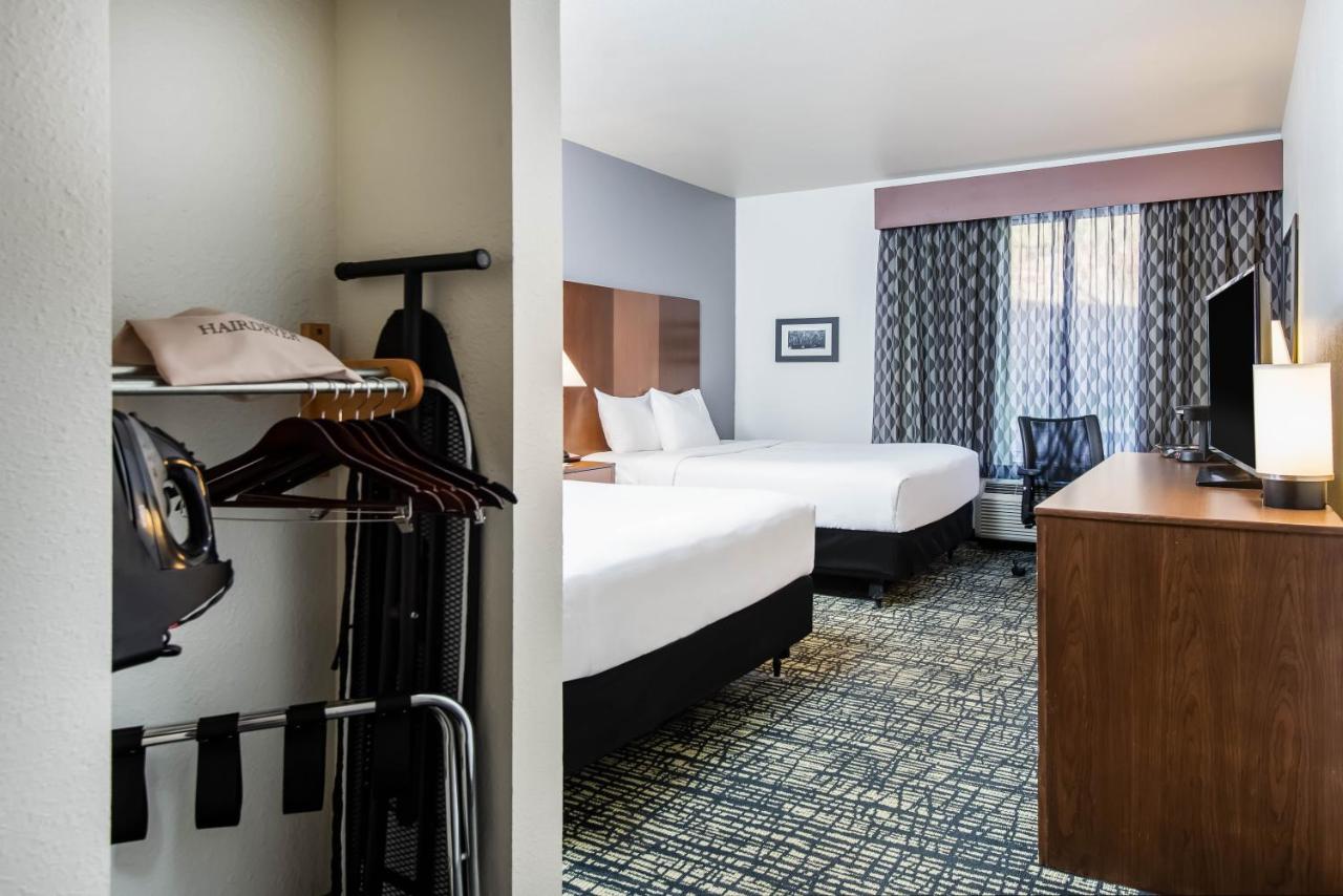 Queen Room with Two Queen Beds and Roll-In Shower - Mobility Accessible/Non-Smoking at La Quinta Inn & Suites by Wyndham Morgantown