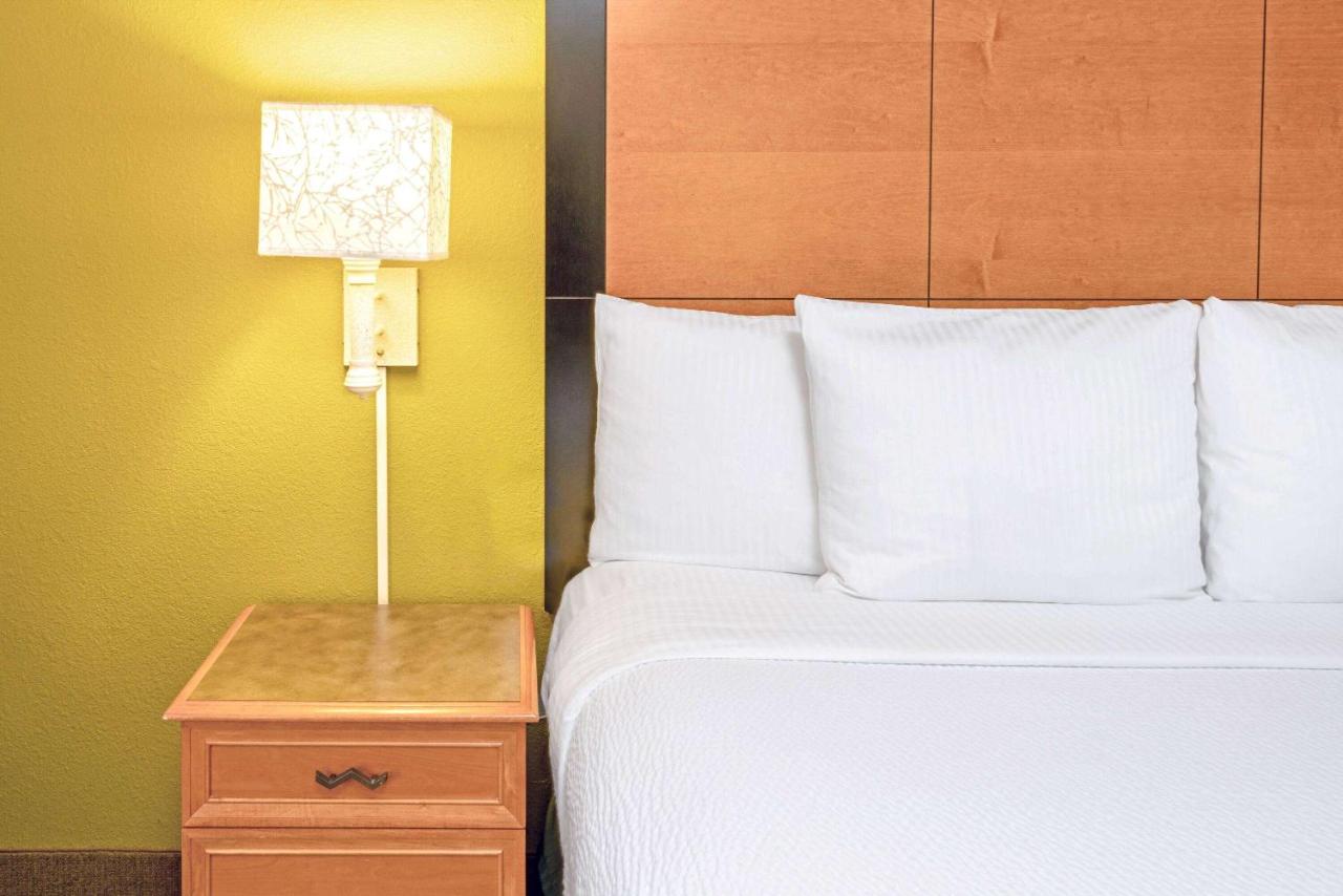 King Room at La Quinta Inn & Suites by Wyndham Salt Lake City Airport