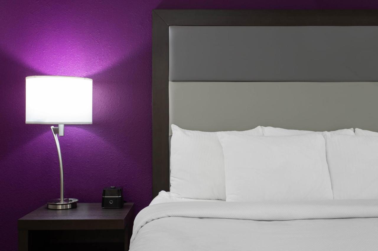 King Suite with Kitchenette - Non-Smoking at La Quinta Inn & Suites by Wyndham Effingham