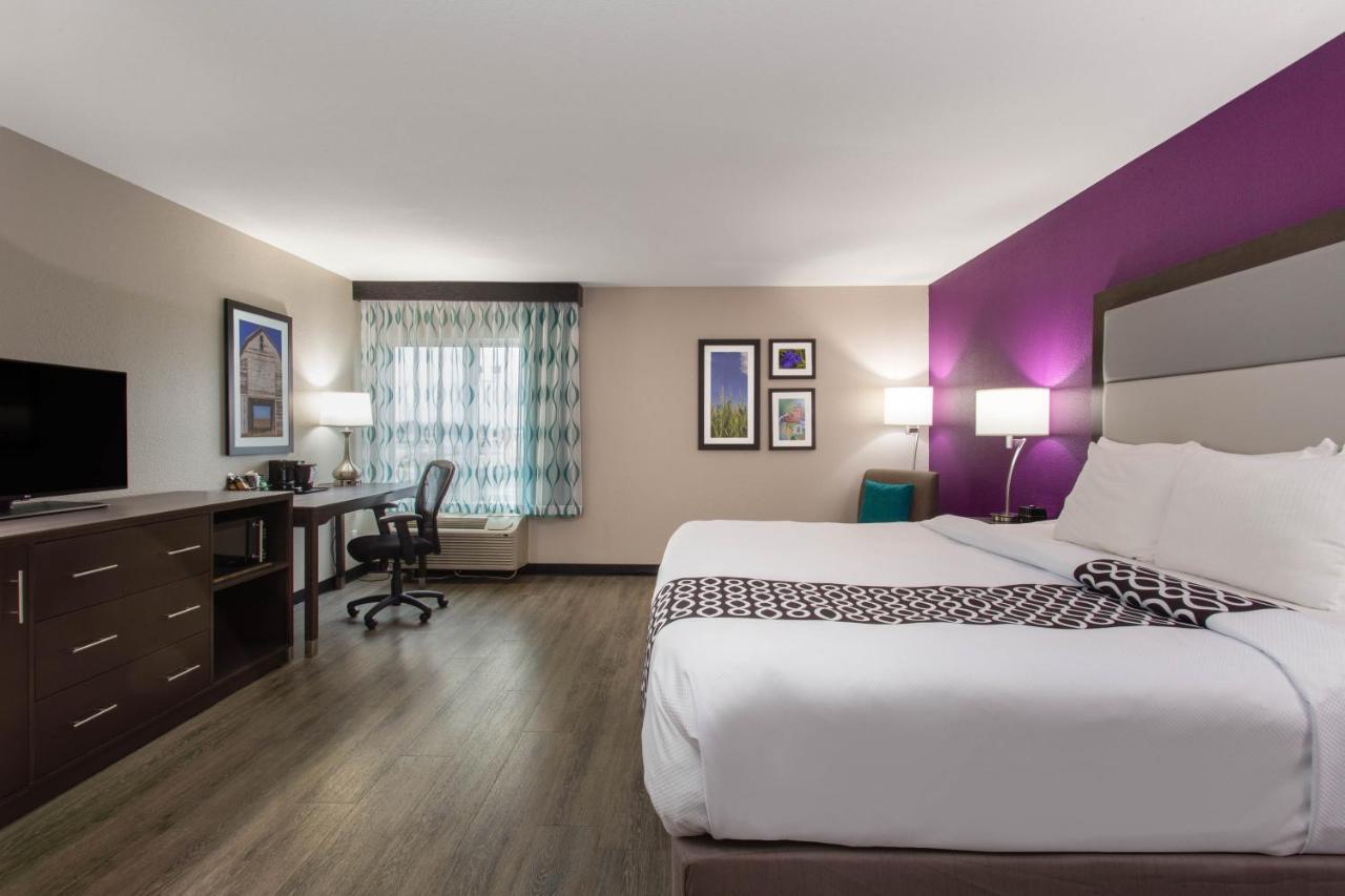 Queen Room - Mobility Access/Non-Smoking at La Quinta Inn & Suites by Wyndham Effingham
