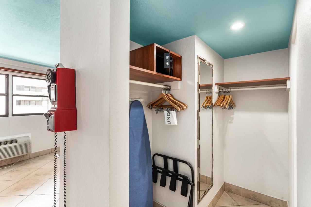 Superior Gulf View Suite: 2 Queen Beds and 1 Sofa Bed at Plaza Beach Hotel Beachfront Resort