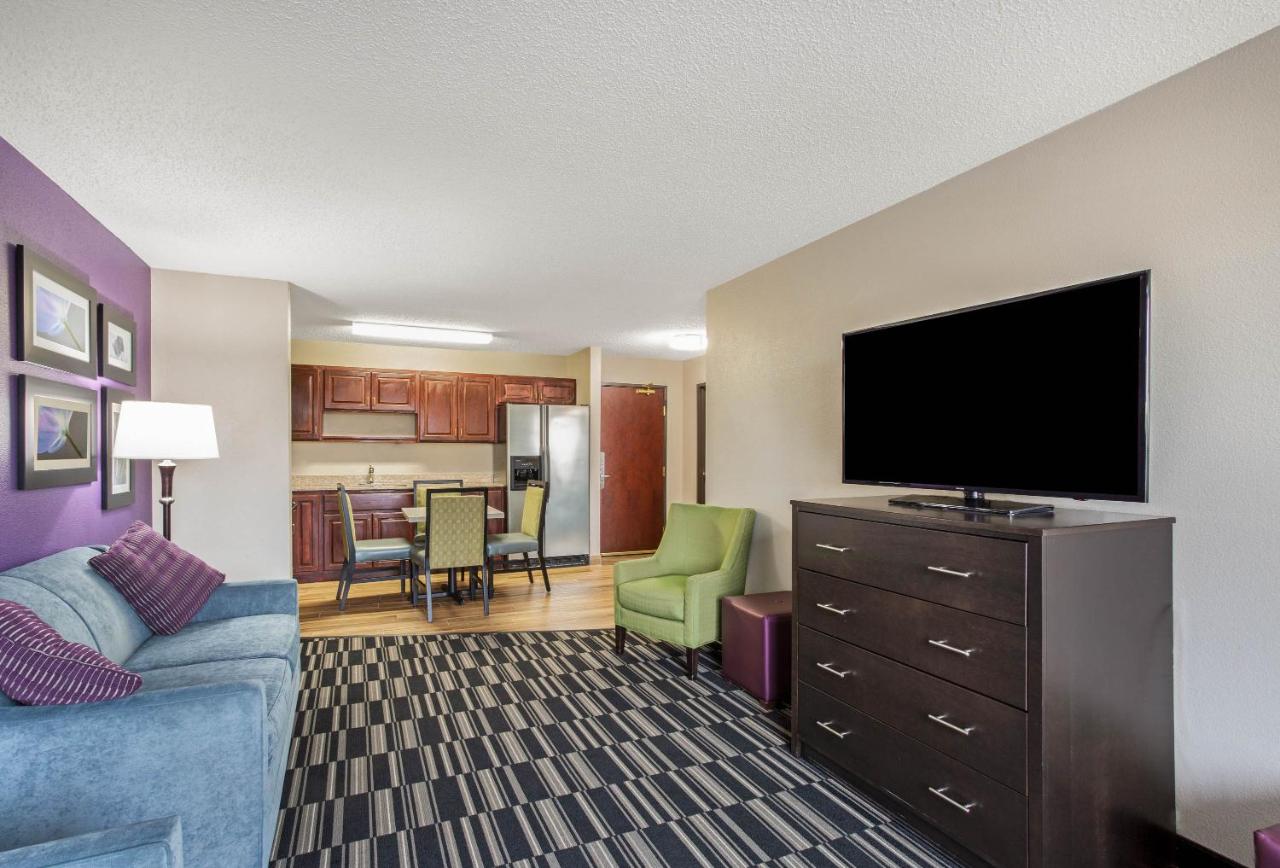 King Suite - Non-Smoking at La Quinta Inn & Suites by Wyndham Norwich-Plainfield-Casino