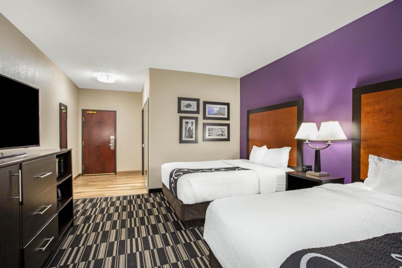 Queen Room with Two Queen Beds at La Quinta Inn & Suites by Wyndham Norwich-Plainfield-Casino