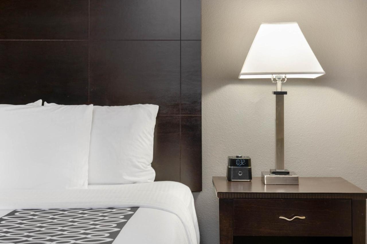 King Room at La Quinta Inn & Suites by Wyndham Houston Energy Corridor