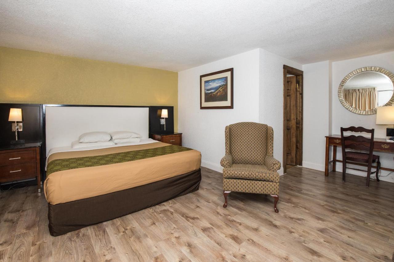 Standard King Room at Fabulous Chalet Inn