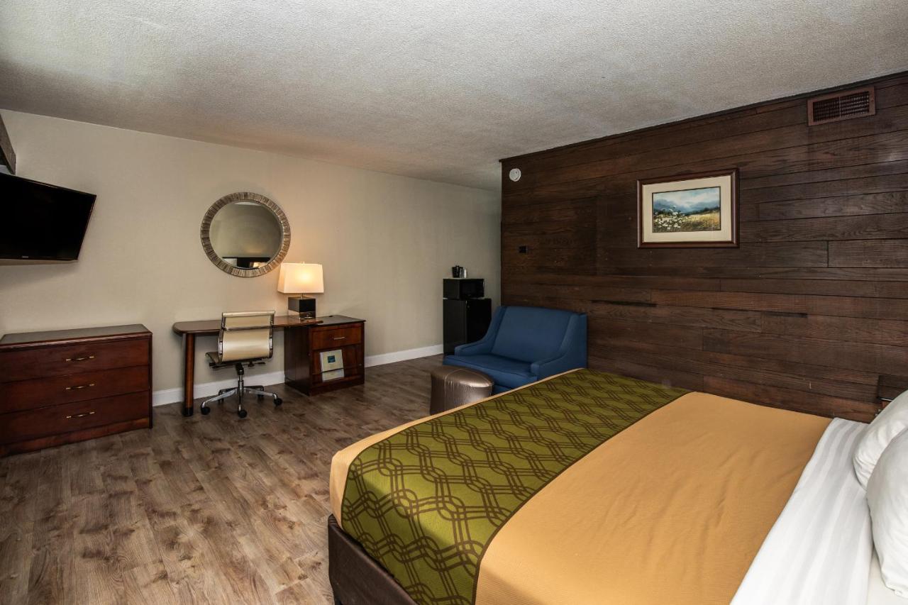 Standard King Room at Fabulous Chalet Inn