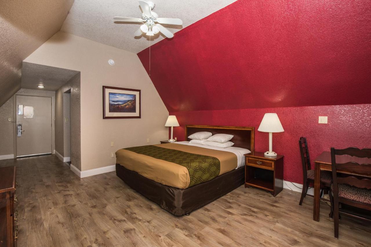 Standard King Room at Fabulous Chalet Inn