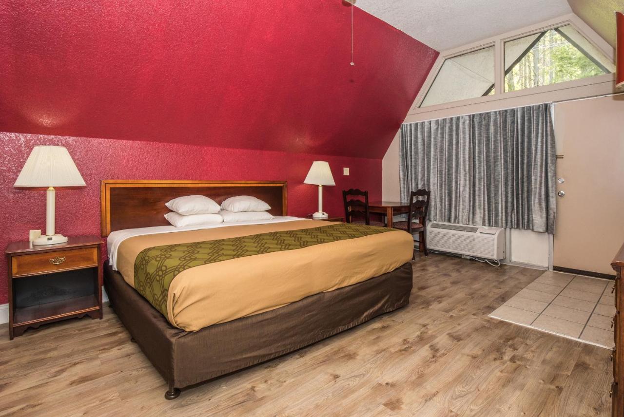 Standard King Room at Fabulous Chalet Inn