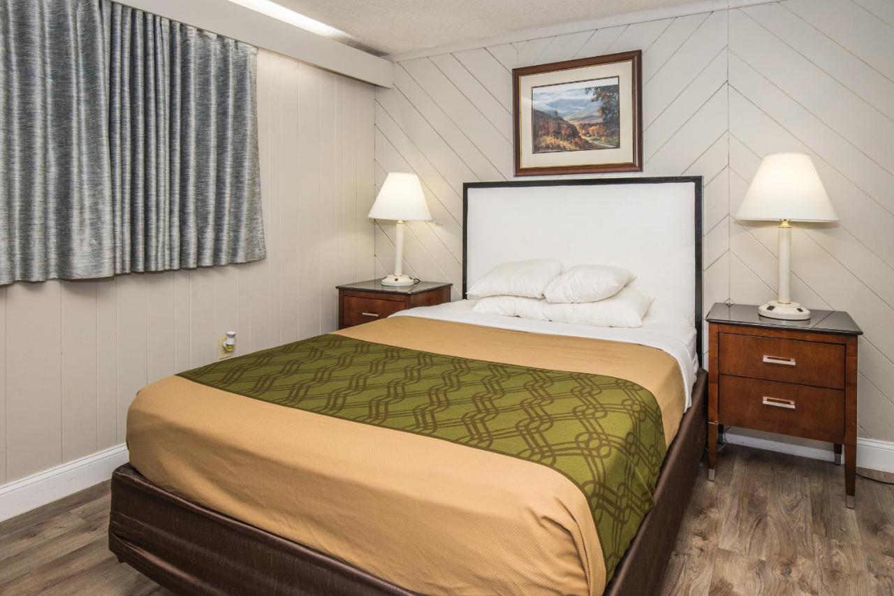 Standard Queen Room at Fabulous Chalet Inn