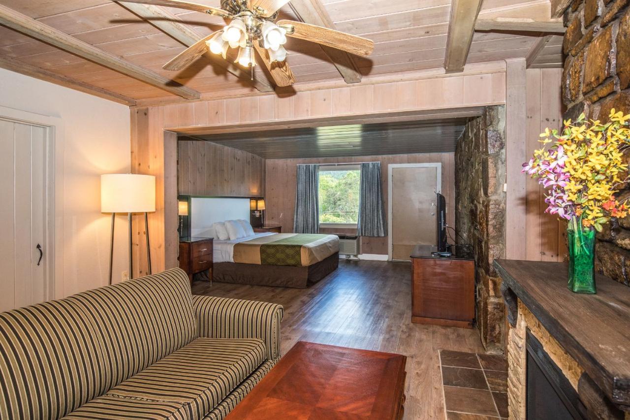 King Room with Mountain View at Fabulous Chalet Inn