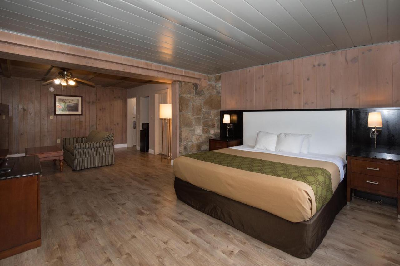 King Room with Mountain View at Fabulous Chalet Inn