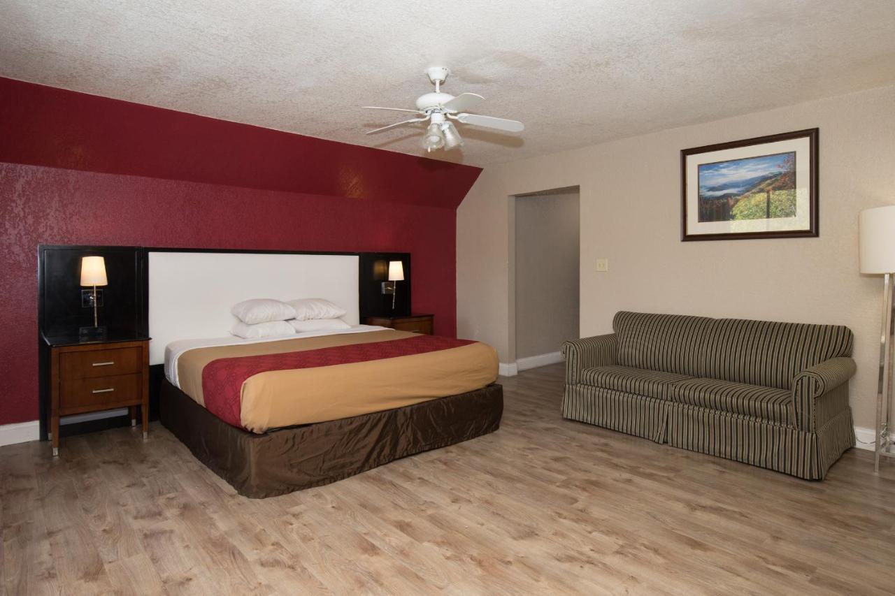 King Room with Mountain View at Fabulous Chalet Inn