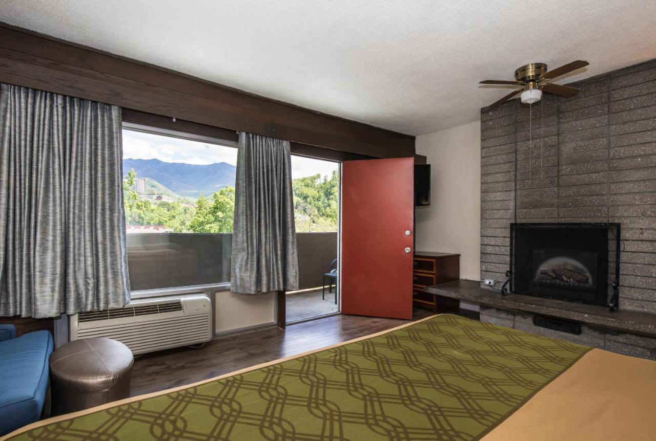 King Room with Mountain View at Fabulous Chalet Inn